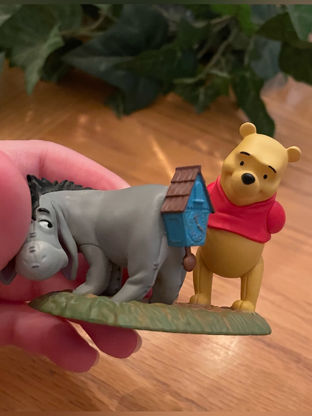 Hallmark Winnie the Pooh "A New Tail for Eeyore" Ornament